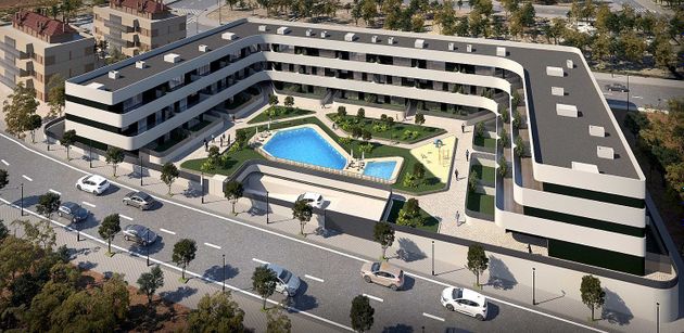 Foto 2 de Pis nou en venda a calle Manzanilla de 3 habitacions amb piscina i jardí