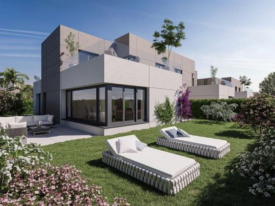 Foto 2 de Casa nova en venda a calle El Mansín de 4 habitacions amb piscina i jardí