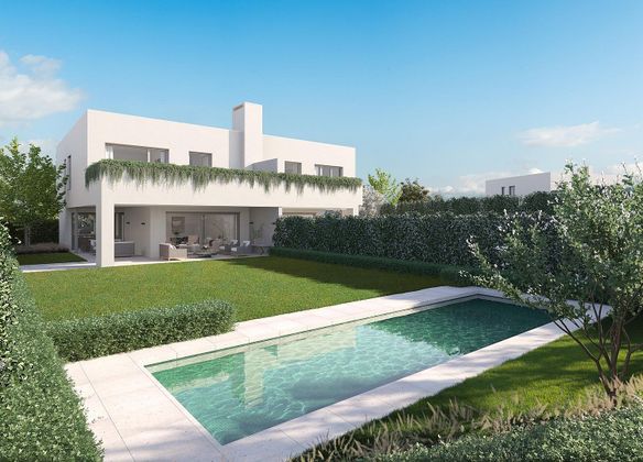 Foto 1 de Casa nova en venda a calle Lavadero de 3 habitacions amb piscina i jardí