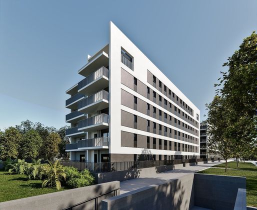 Foto 2 de Venta de piso nuevo en calle Enginyer Antoni Llobet de 4 habitaciones con piscina y jardín