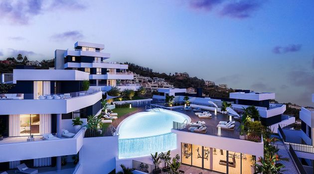 Foto 1 de Piso nuevo en venta en Los Monteros - Bahía de Marbella de 3 habitaciones con piscina y aire acondicionado
