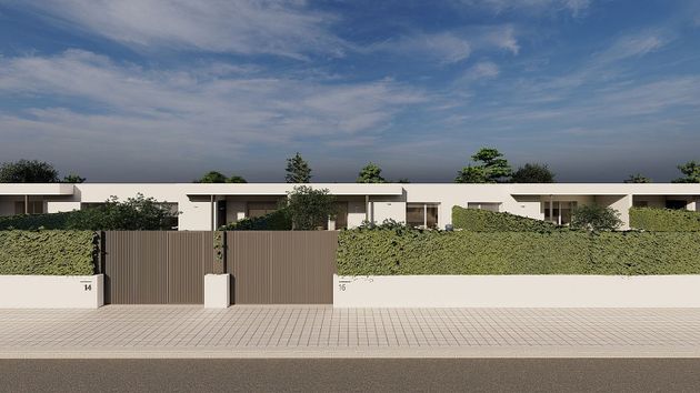 Foto 2 de Casa nova en venda a calle S de 3 habitacions amb piscina i jardí