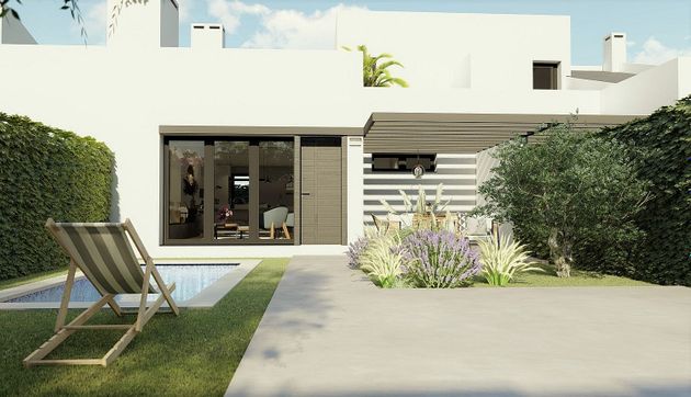 Foto 1 de Venta de casa nueva en calle Del Maestro de 3 habitaciones con jardín