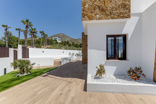 Foto 2 de Casa nova en venda a calle Rey Alfonso XII de 4 habitacions amb piscina i jardí