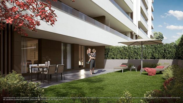Foto 1 de Venta de piso nuevo en calle De Rafael Moneo de 3 habitaciones con piscina y ascensor