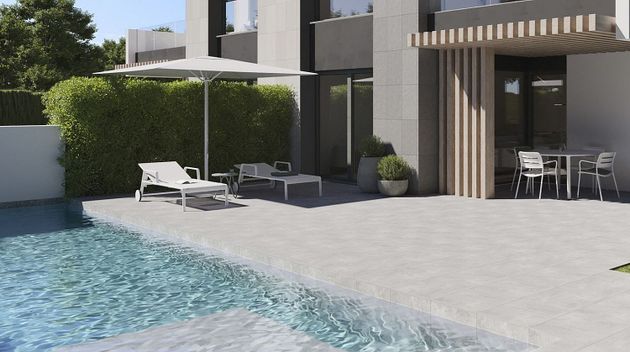 Foto 1 de Casa nueva en venta en calle Isla de la Toja de 5 habitaciones con piscina y jardín