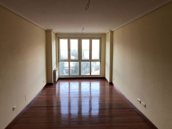 Foto 1 de Venta de piso nuevo en calle Santo Domingo de Guzmán Letras Abcd de 3 habitaciones con ascensor