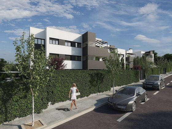 Foto 2 de Venta de piso nuevo en calle Miguel Hernández de 3 habitaciones con piscina y jardín