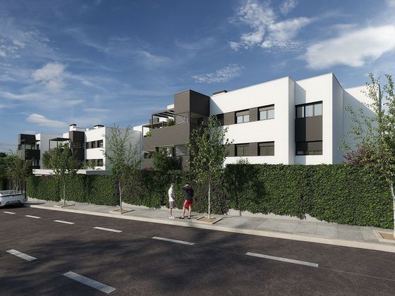 Foto 1 de Venta de piso nuevo en calle Miguel Hernández de 4 habitaciones con piscina y jardín