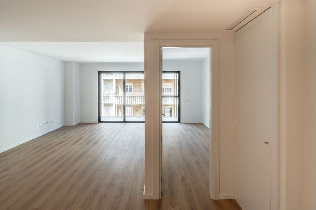 Foto 2 de Pis nou en venda a calle Aprestadora de 3 habitacions amb ascensor