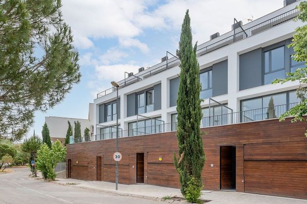 Foto 1 de Casa nova en venda a Nuevo Aranjuez de 4 habitacions amb aire acondicionat