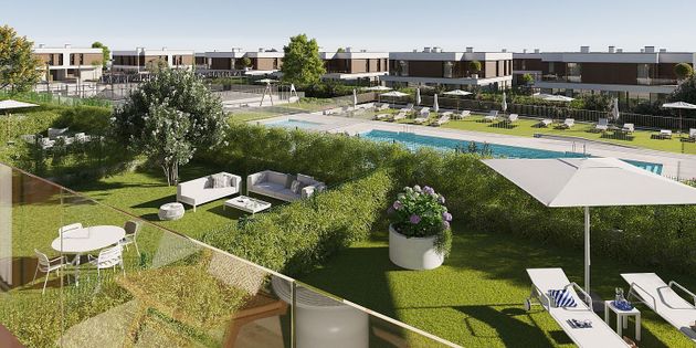 Foto 2 de Casa nova en venda a urbanización Monte de la Villa de 4 habitacions amb piscina i jardí
