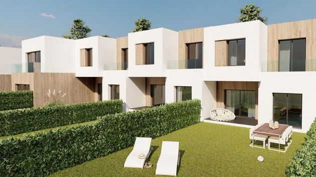 Foto 1 de Casa nova en venda a calle Valdeculebras de 4 habitacions amb jardí