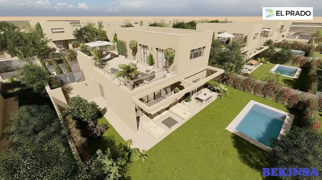 Foto 2 de Casa nova en venda a calle Manuel Ríos Moreno de 4 habitacions amb piscina i jardí
