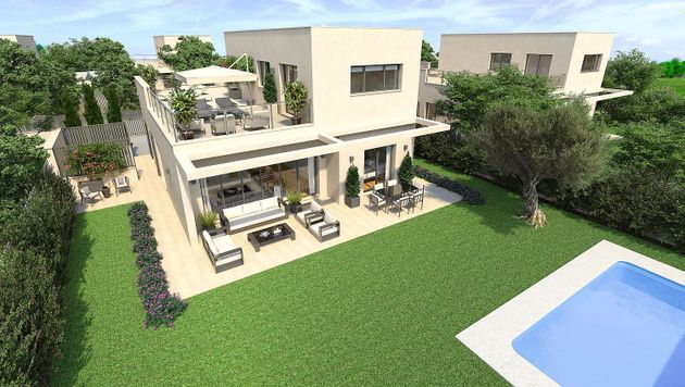 Foto 2 de Casa nova en venda a calle Manuel Ríos Moreno de 4 habitacions amb piscina i jardí