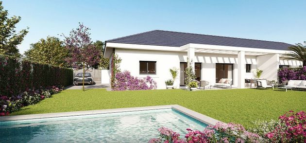 Foto 1 de Casa nova en venda a calle De la Arquitectura de 4 habitacions amb piscina i jardí