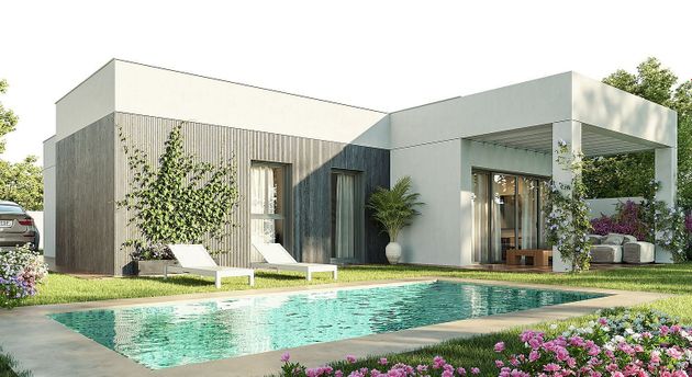 Foto 1 de Casa nueva en venta en calle Galeota de 4 habitaciones con piscina y jardín