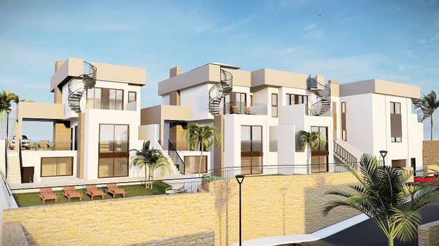 Foto 1 de Casa nova en venda a calle Alicante de 2 habitacions i 274 m²