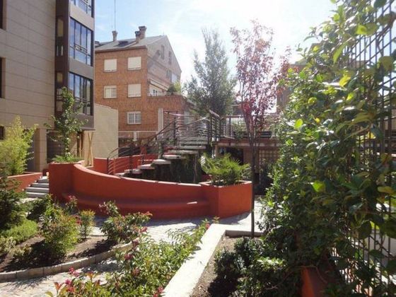 Foto 2 de Piso nuevo en venta en calle Garcia Quintanilla de 2 habitaciones con piscina y jardín