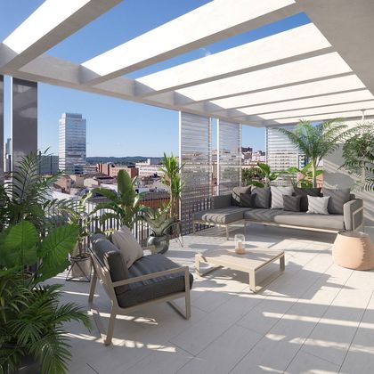Foto 2 de Venta de piso nuevo en calle Francesc Layret de 3 habitaciones con piscina y jardín