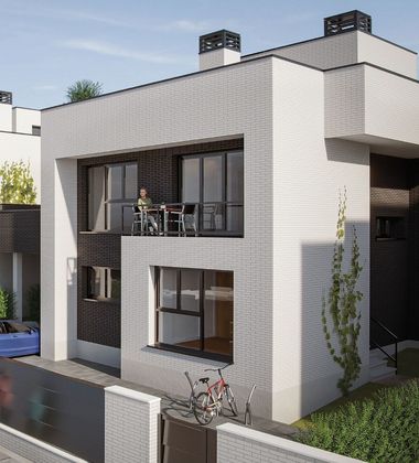 Foto 2 de Casa nova en venda a calle Bruselas de 4 habitacions amb jardí