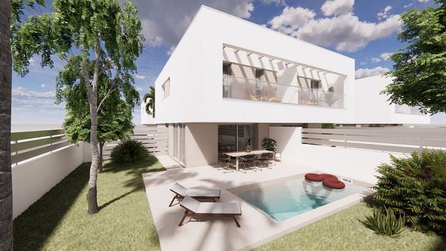 Foto 1 de Casa nueva en venta en calle Mestre Llorenç Duran de 4 habitaciones con piscina y jardín