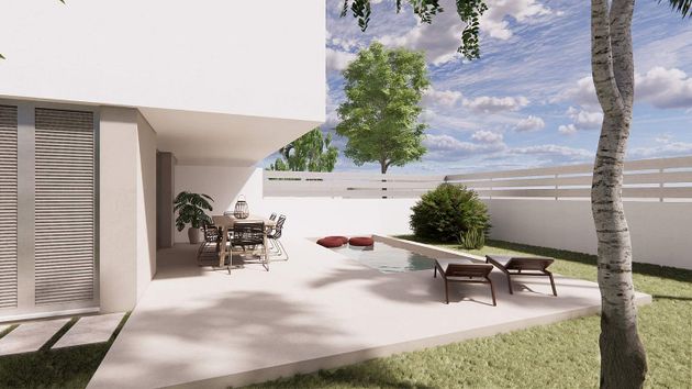 Foto 2 de Casa nueva en venta en calle Mestre Llorenç Duran de 4 habitaciones con piscina y jardín