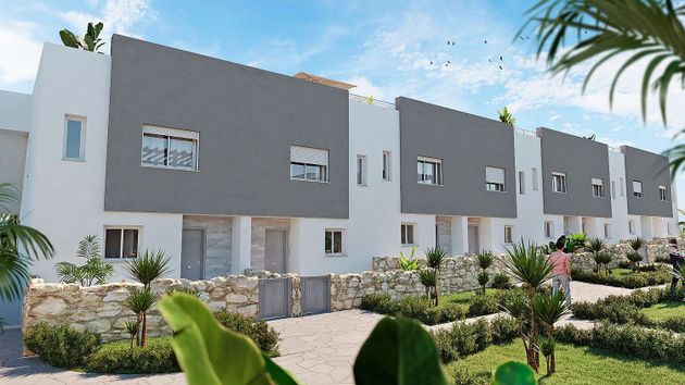 Foto 1 de Casa nova en venda a calle Atlanterra de 3 habitacions amb jardí