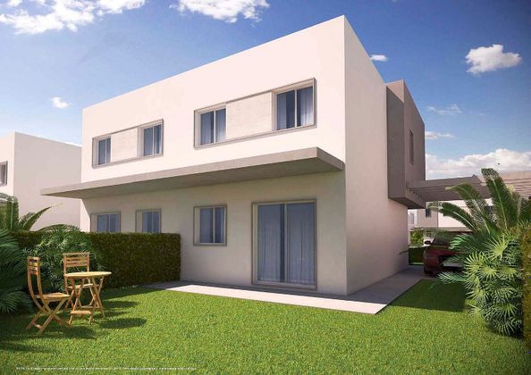 Foto 2 de Casa nova en venda a calle Margarita y Geranio de 3 habitacions amb jardí