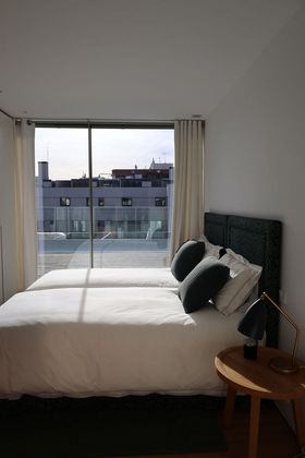 Foto 2 de Pis nou en venda a calle Javier Ferrero de 2 habitacions amb piscina i ascensor