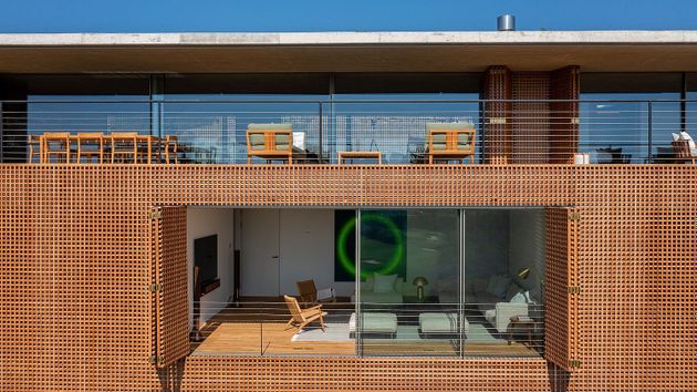 Foto 1 de Casa nova en venda a calle Casares de 3 habitacions amb piscina i jardí