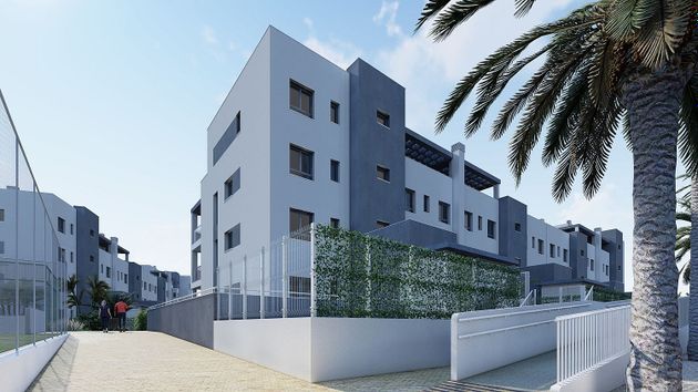 Foto 2 de Venta de piso nuevo en calle Juegos de Atenas de 2 habitaciones con jardín y ascensor