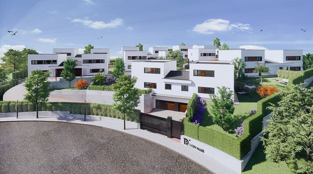 Foto 1 de Casa nova en venda a barrio Sector de 4 habitacions amb jardí