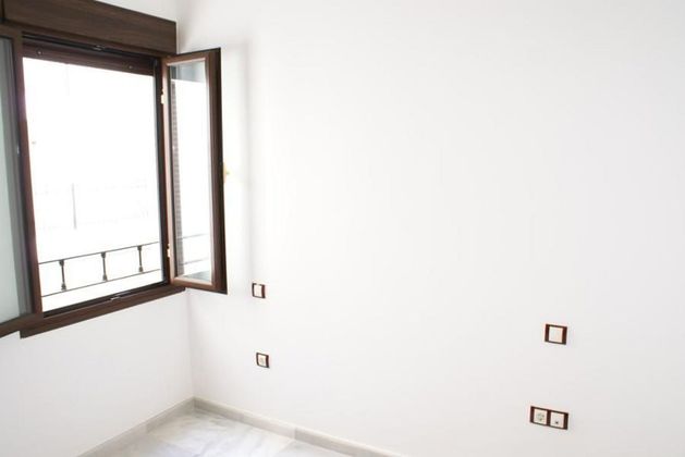 Foto 2 de Venta de piso nuevo en calle Florencio Quintero de 2 habitaciones con ascensor