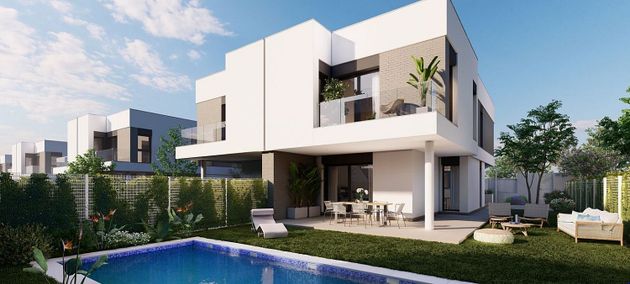 Foto 1 de Casa nova en venda a polígono Ue Entrenúcleos de 5 habitacions amb piscina i jardí