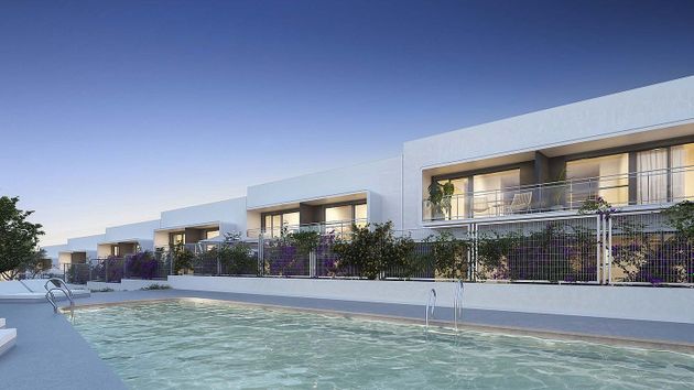 Foto 1 de Venta de casa nueva en calle Juan Gordillo Romero de 3 habitaciones con piscina y jardín