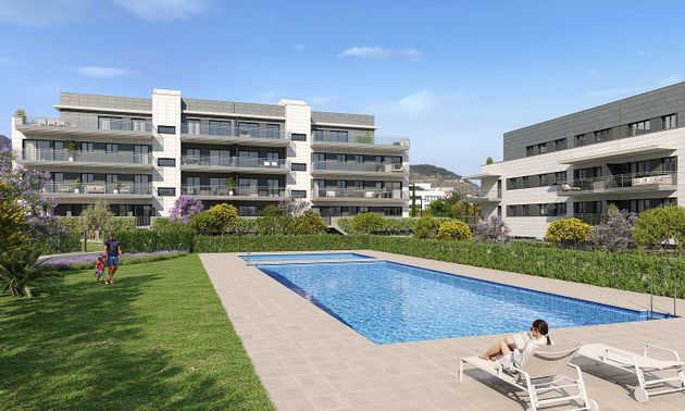 Foto 2 de Pis nou en venda a calle Ramon Dalmases de 3 habitacions amb piscina i aire acondicionat