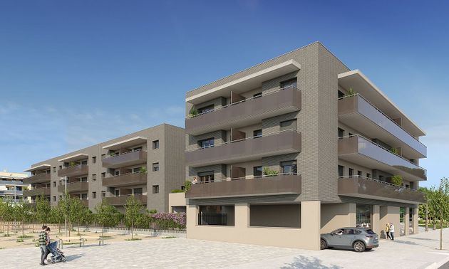 Foto 1 de Venta de piso nuevo en calle De la Playaronda Surcteresa Pàmies de 3 habitaciones con ascensor