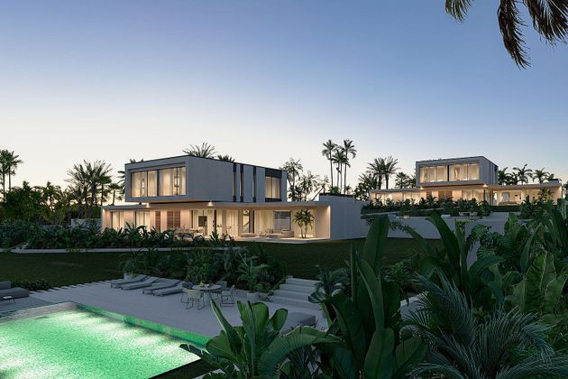 Foto 2 de Venta de casa nueva en calle Arquitecto Antonio Cominges de 5 habitaciones con piscina y jardín