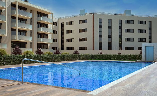 Foto 2 de Piso nuevo en venta en calle Noucestisme de 2 habitaciones con piscina y jardín