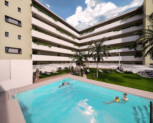 Foto 2 de Pis nou en venda a paseo De la Unión de 3 habitacions amb piscina i jardí