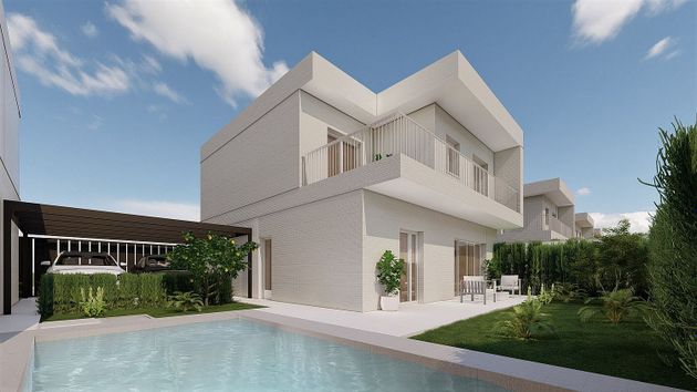Foto 1 de Venta de casa nueva en calle Esparragal de 4 habitaciones con piscina y jardín