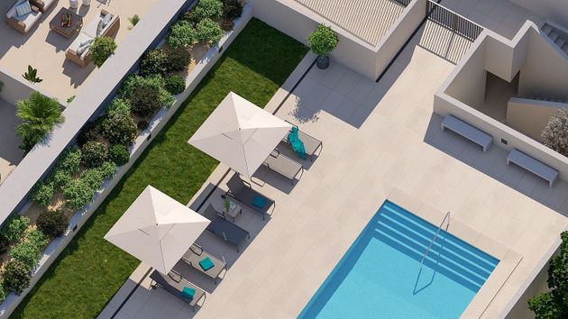 Foto 1 de Pis nou en venda a calle Bosch i Cardellach de 3 habitacions amb piscina i aire acondicionat