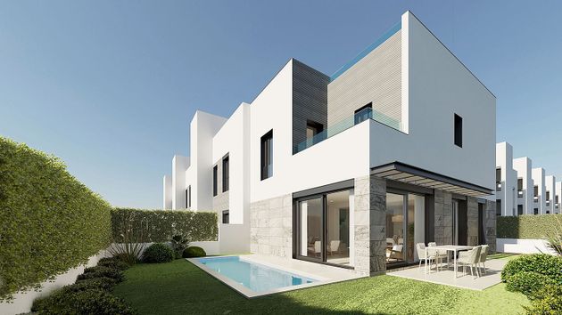 Foto 1 de Venta de casa nueva en calle De la Fotja de 4 habitaciones con piscina y jardín