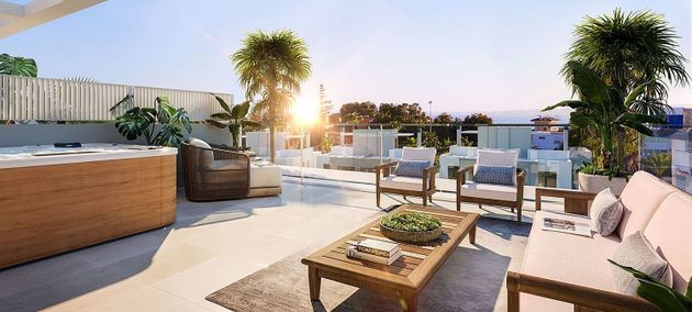 Foto 1 de Casa nova en venda a calle De la Costa Blanca de 4 habitacions amb jardí i aire acondicionat