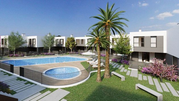 Foto 1 de Casa nova en venda a calle San Vicente Ferrer de 4 habitacions amb piscina i jardí