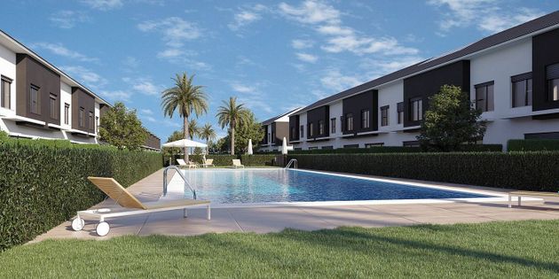 Foto 2 de Casa nova en venda a calle De la Mar de 4 habitacions amb piscina i jardí