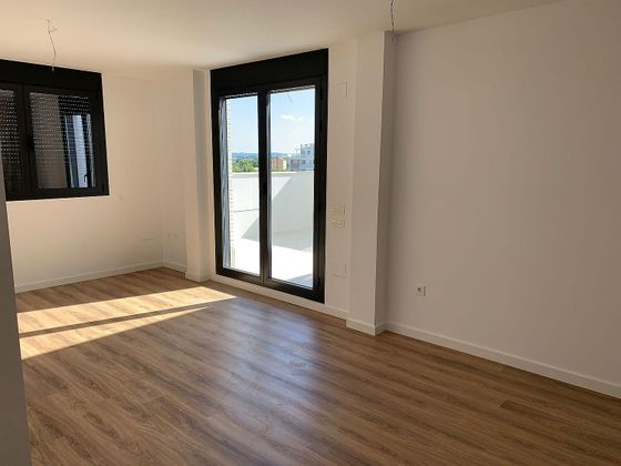 Foto 1 de Venta de piso nuevo en calle Cantábrico de 4 habitaciones con piscina y ascensor