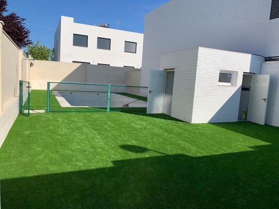 Foto 2 de Venta de casa nueva en calle De Mar y Mar Egeo de 4 habitaciones con piscina y jardín
