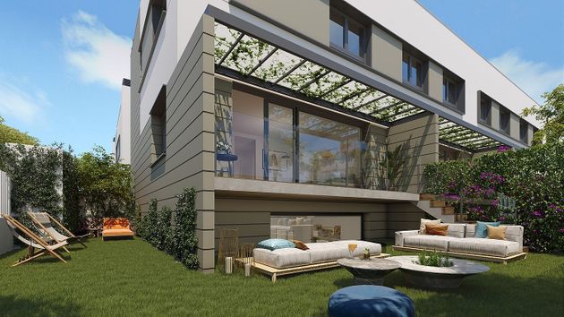 Foto 1 de Casa nueva en venta en calle Valle del Cabriel de 3 habitaciones con jardín
